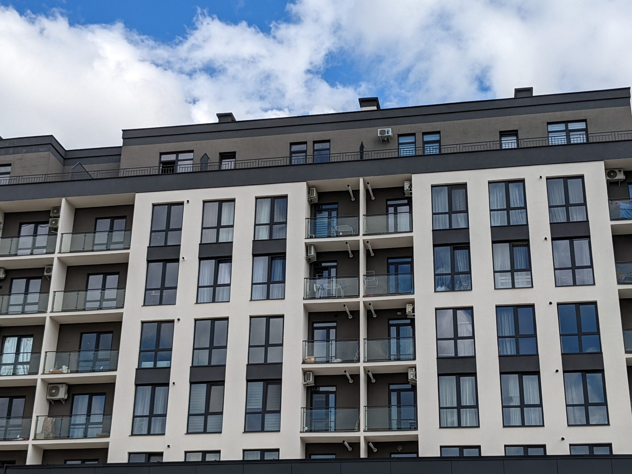 ЖК Comfort city з вікнами Нобілекс віконні системи
